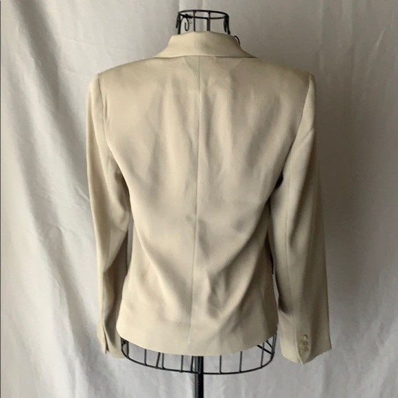 Garfield & Marks | Cream Blazer - Picture 5 of 9